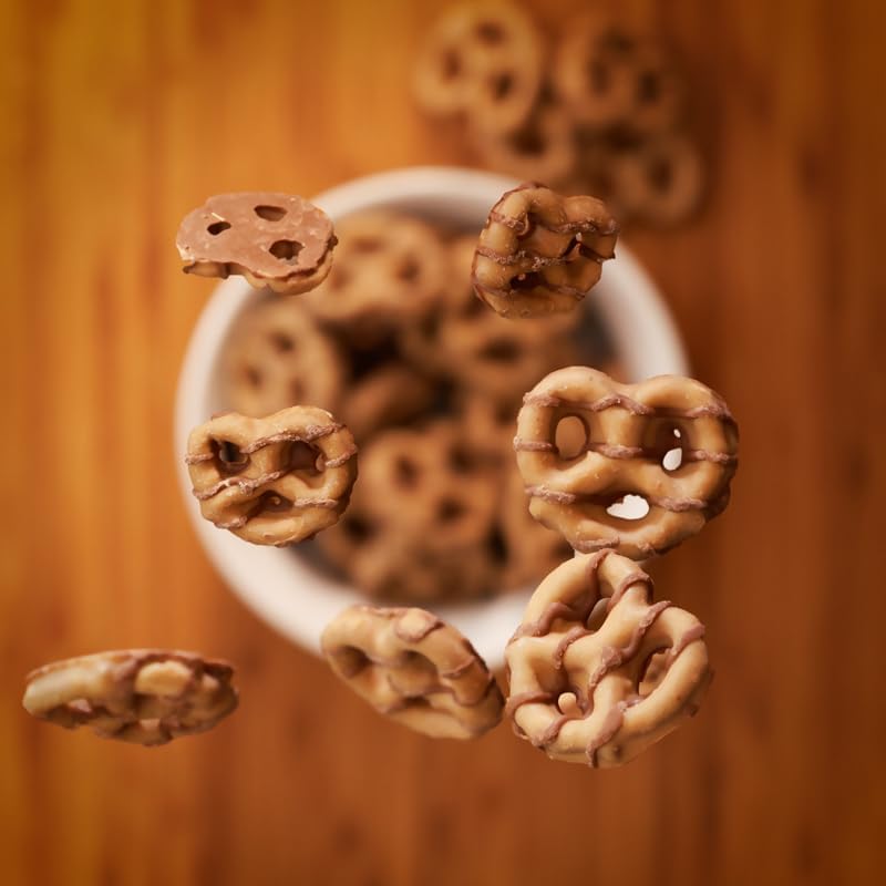 Reese.s Milk Chocolate Peanut Butter Candy Dipped Pretzels, Bag 4.25 oz 120g (Imported) - Image 8