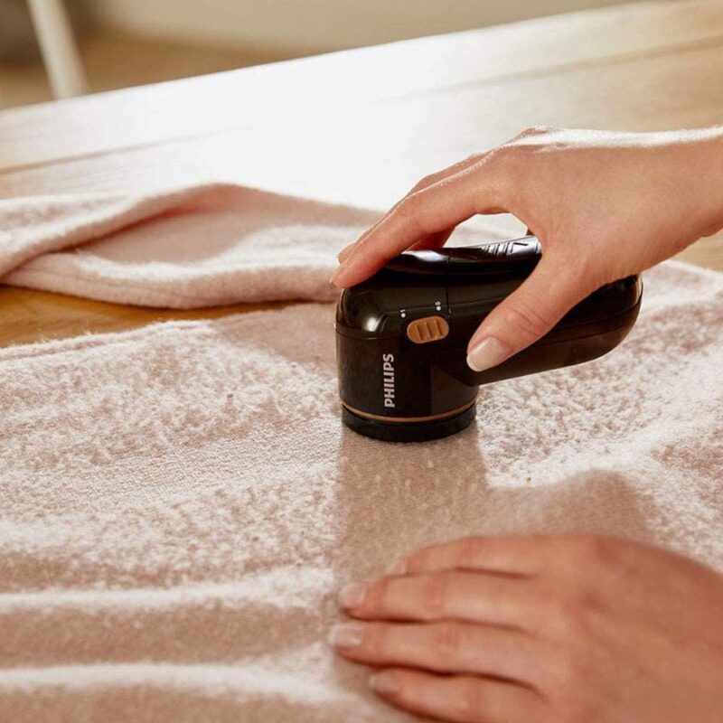 Philips GC026/80 Fabric Shaver, Lint Remover for Woolen Sweaters, Blankets, Jackets/Burr Remover Pill Remover from Carpets, Curtains (Black) - Image 6
