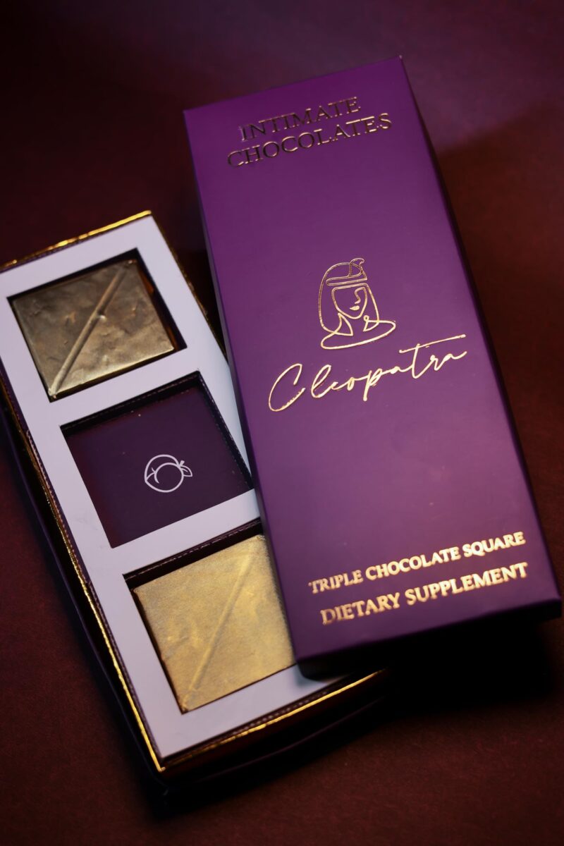 Cleopatra Luxury Milk Chocolate Bars For Uplifting Mood, Vitality, Enjoyment Best Gift Set Ideal For Men & Women, Vegetarian And Gluten-Free 60g With 1 Handcuffs (Hathkadi) & 2 Dice, 60 gram - Image 2