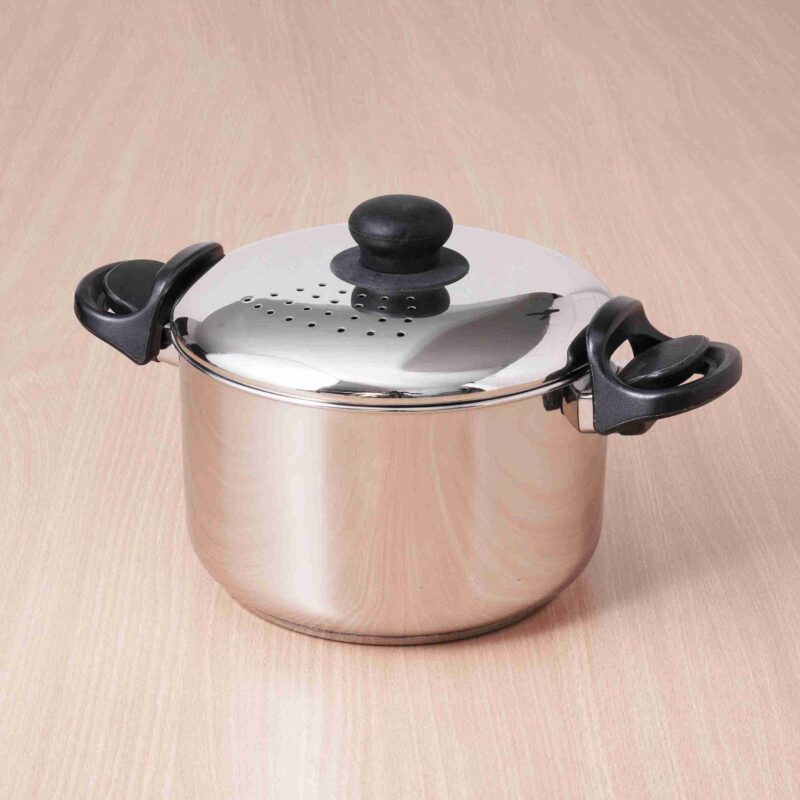 Tri-steel Stainless Steel Strainer Pot with Lockable Bakelite Handles | Sandwich bottom | Noodle Pot with Strainer Lid | Pasta Pot | Rice Strainer Pot 1.08 Kg / 19cm - Image 9